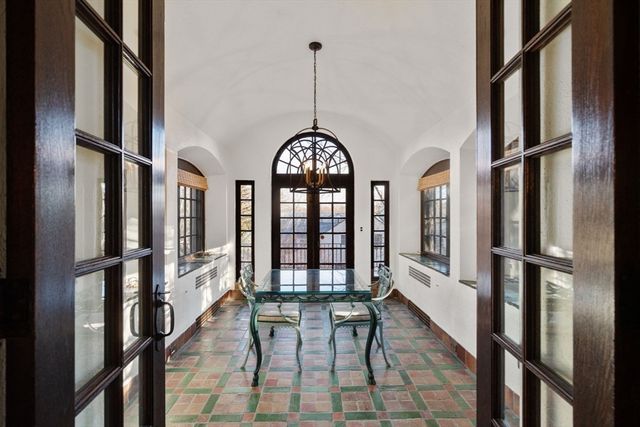 44 Bradford Rd, Wellesley, MA 02481