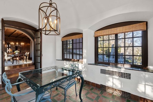 44 Bradford Rd, Wellesley, MA 02481