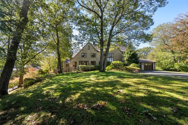 44 Bradford Rd, Wellesley, MA 02481
