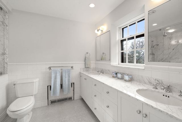 44 Bradford Rd, Wellesley, MA 02481