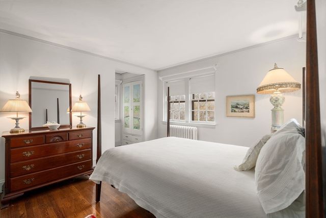 44 Bradford Rd, Wellesley, MA 02481