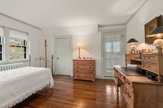 44 Bradford Rd, Wellesley, MA 02481