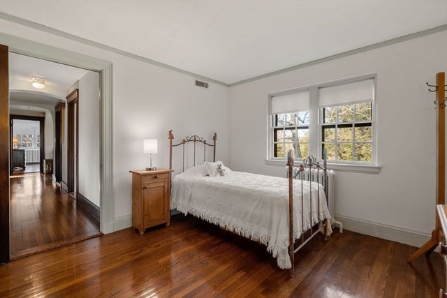 44 Bradford Rd, Wellesley, MA 02481