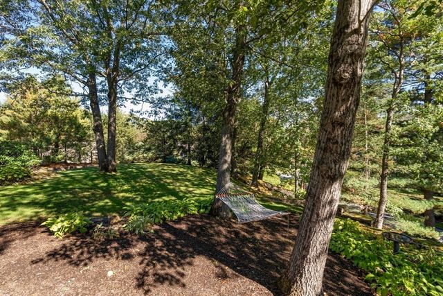 44 Bradford Rd, Wellesley, MA 02481