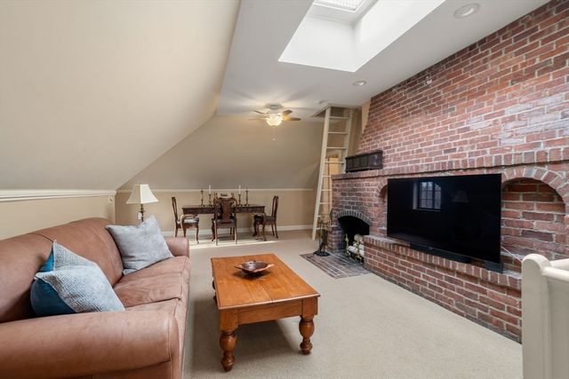 44 Bradford Rd, Wellesley, MA 02481