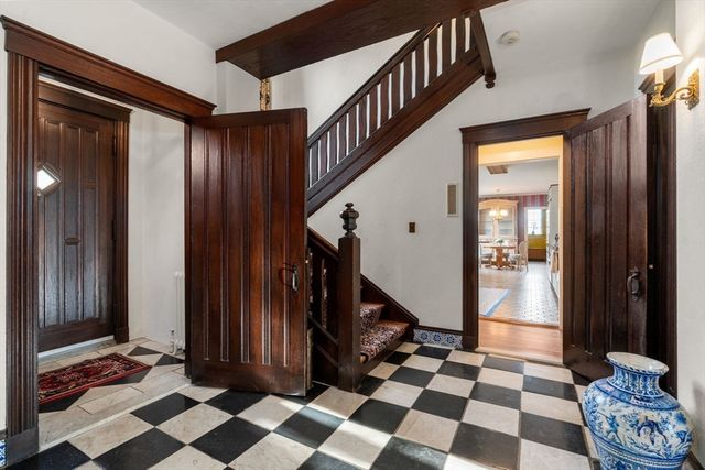 44 Bradford Rd, Wellesley, MA 02481