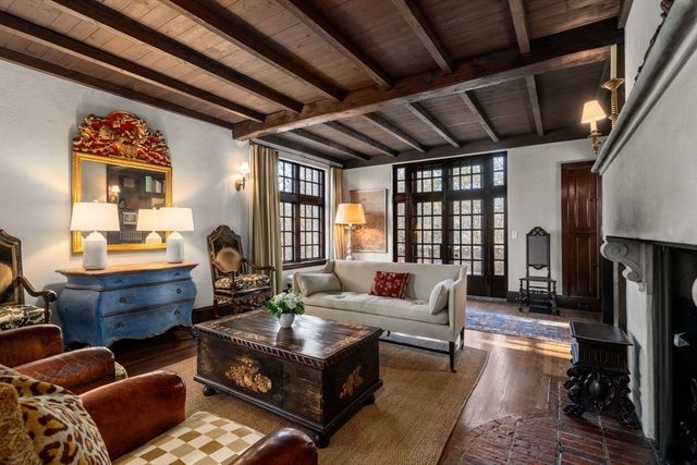 44 Bradford Rd, Wellesley, MA 02481