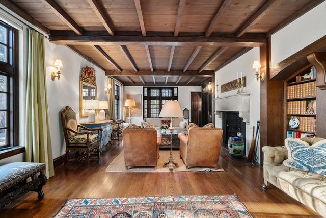 44 Bradford Rd, Wellesley, MA 02481