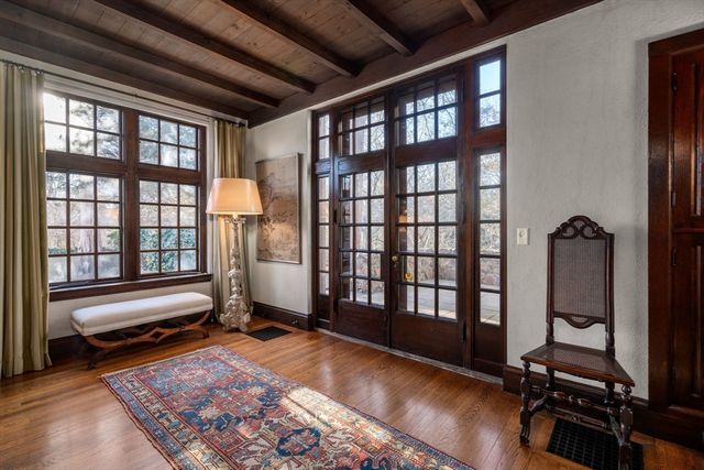 44 Bradford Rd, Wellesley, MA 02481