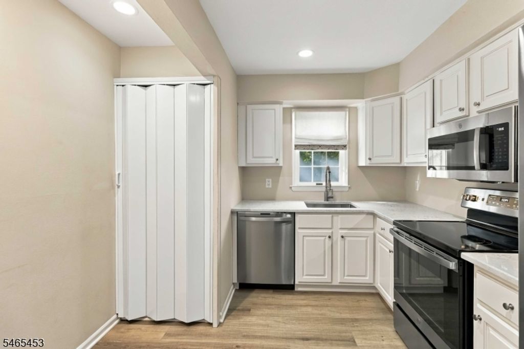 132 Jamestown Rd, Bernards Twp., NJ 07920 — photo 5