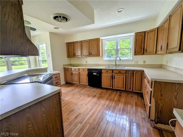 7394 Kniffen Road, Leroy, OH 44077