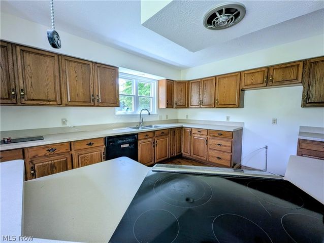 7394 Kniffen Road, Leroy, OH 44077