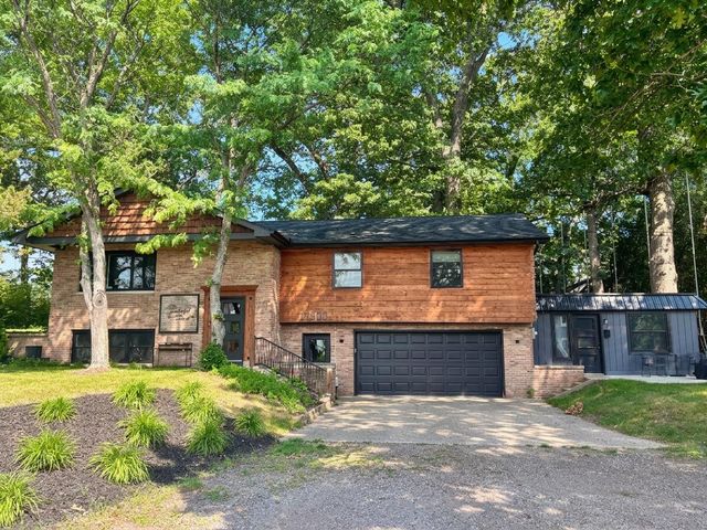 17500 N Fruitport Road, Spring Lake, MI 49456