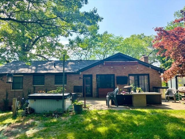 17500 N Fruitport Road, Spring Lake, MI 49456