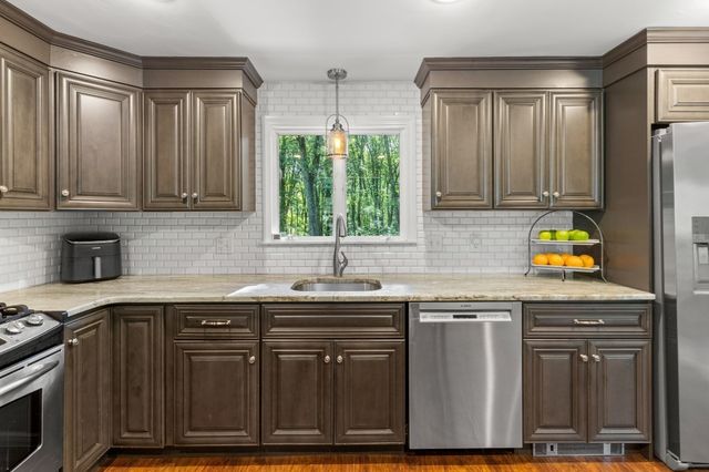 52 Rattlesnake Hill Rd, Andover, MA 01810