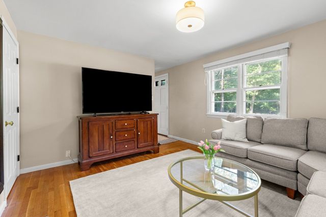 52 Rattlesnake Hill Rd, Andover, MA 01810
