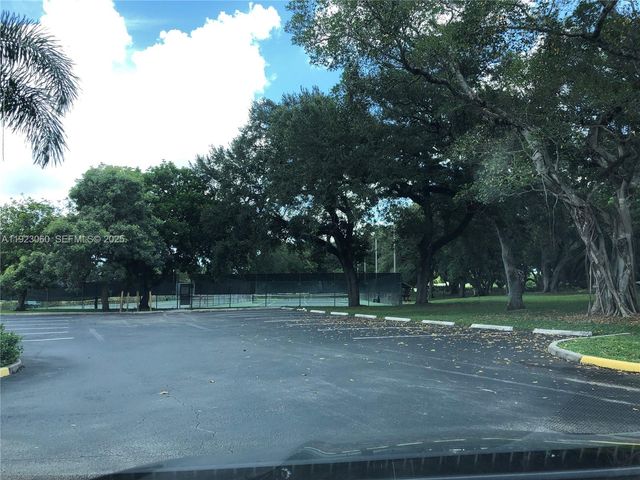 9441 Evergreen Pl 301, Davie, FL 33324