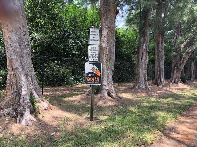 9441 Evergreen Pl 301, Davie, FL 33324