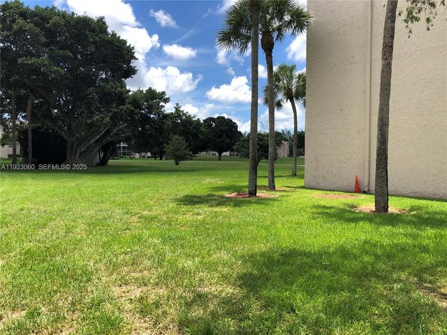 9441 Evergreen Pl 301, Davie, FL 33324