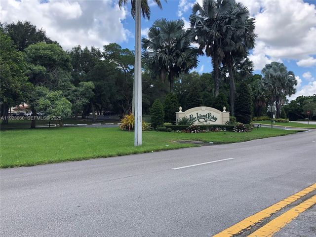 9441 Evergreen Pl 301, Davie, FL 33324