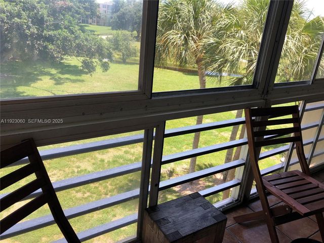 9441 Evergreen Pl 301, Davie, FL 33324