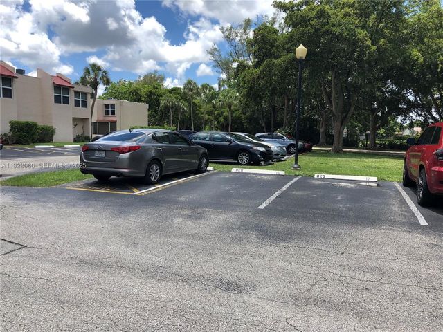 9441 Evergreen Pl 301, Davie, FL 33324