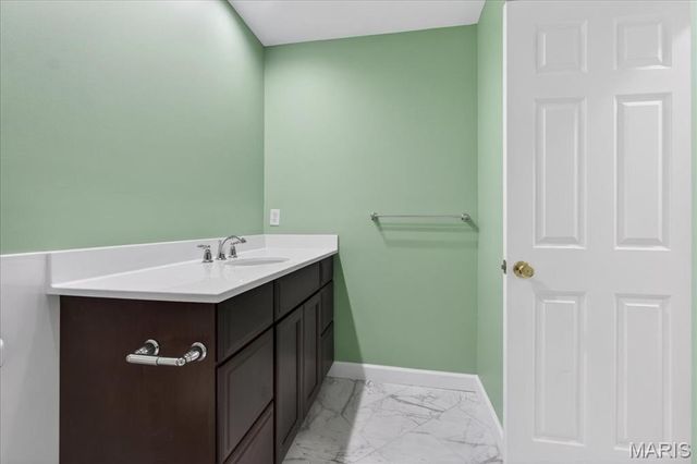 562 Gederson Lane, St Louis, MO 63122