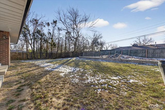 562 Gederson Lane, St Louis, MO 63122