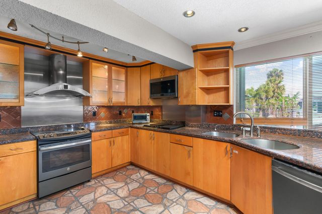 101 SE 14th Street, Pompano Beach, FL 33060