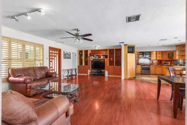 101 SE 14th Street, Pompano Beach, FL 33060
