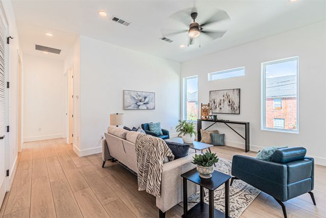 4319 Sylvester Street, Dallas, TX 75219