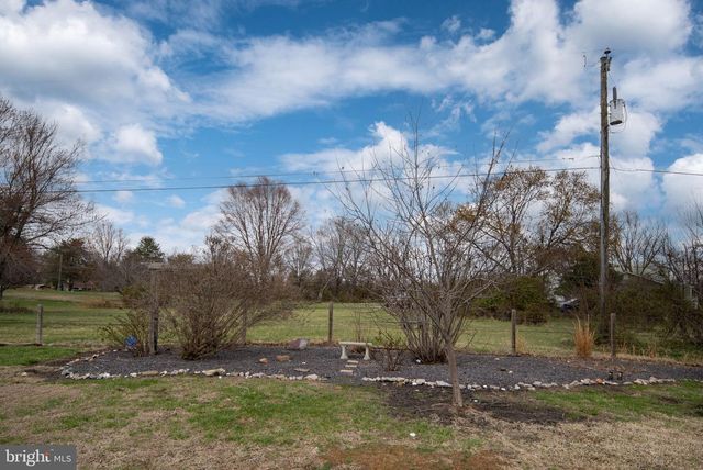 371 GREENBANK RD, Fredericksburg, VA 22406