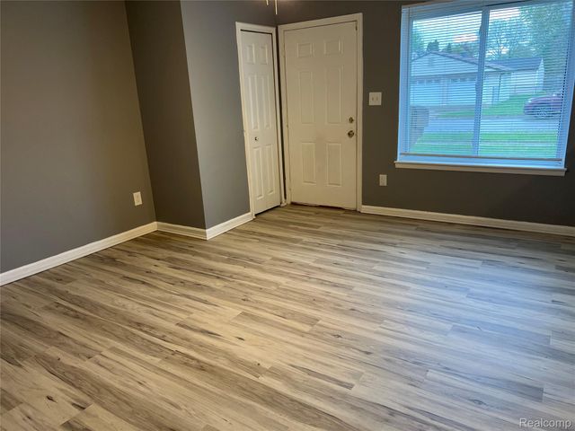 3944 S Gulley Road, Dearborn Heights, MI 48125