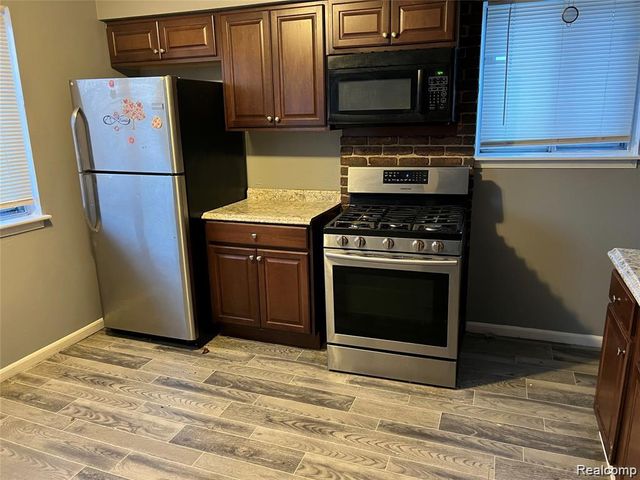 3944 S Gulley Road, Dearborn Heights, MI 48125