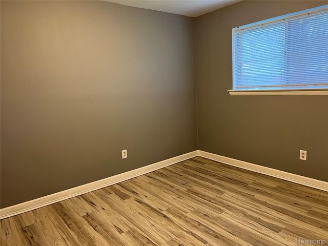 3944 S Gulley Road, Dearborn Heights, MI 48125