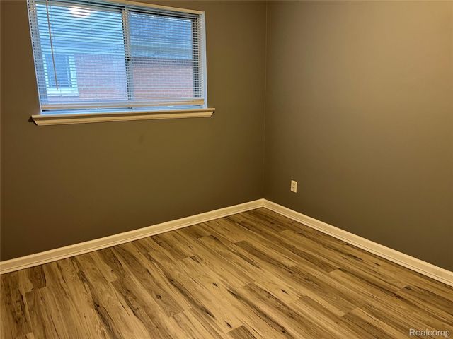 3944 S Gulley Road, Dearborn Heights, MI 48125