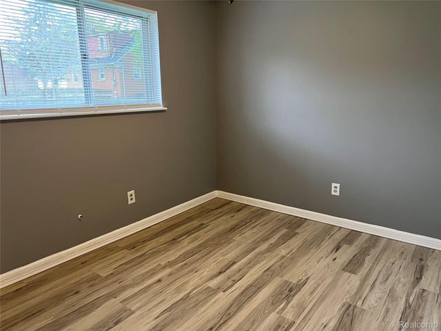 3944 S Gulley Road, Dearborn Heights, MI 48125