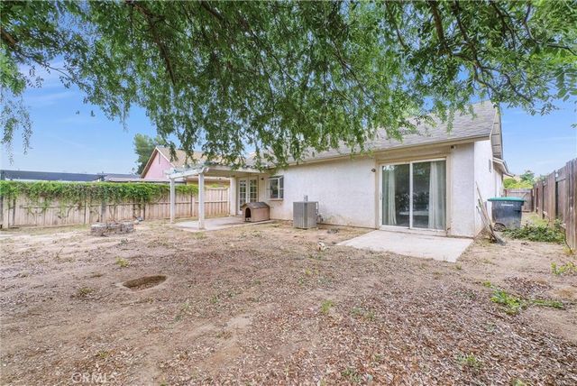 2355 Stonybrook Way, Perris, CA 92571