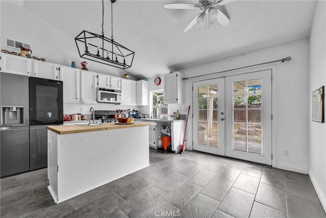 2355 Stonybrook Way, Perris, CA 92571