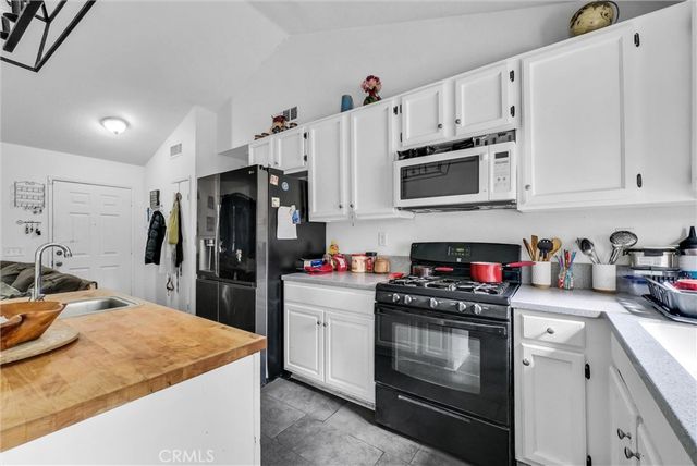 2355 Stonybrook Way, Perris, CA 92571