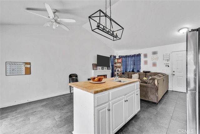 2355 Stonybrook Way, Perris, CA 92571