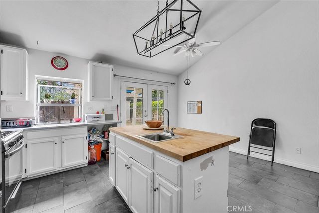 2355 Stonybrook Way, Perris, CA 92571