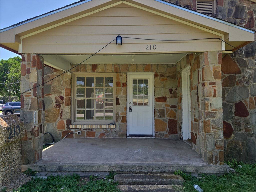 210 W Ave A, Garland, TX 75040