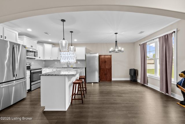 7911 Cultivator Ct, Louisville, KY 40291