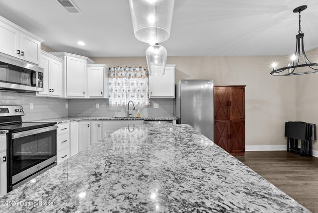 7911 Cultivator Ct, Louisville, KY 40291