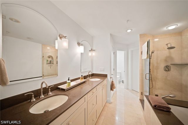544 10th AVE S 202N, Naples, FL 34102