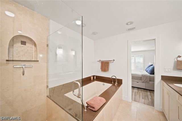 544 10th AVE S 202N, Naples, FL 34102