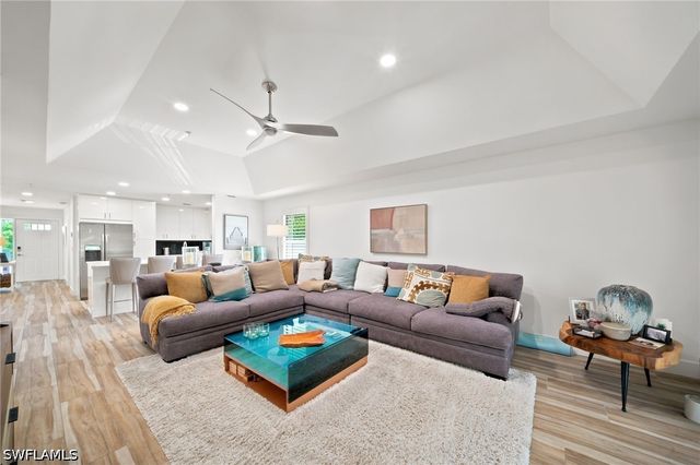544 10th AVE S 202N, Naples, FL 34102