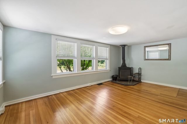 179 Niantic River Road, Waterford, CT 06385