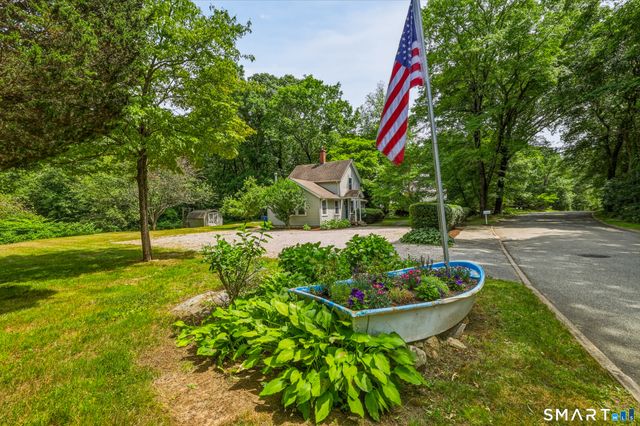 179 Niantic River Road, Waterford, CT 06385